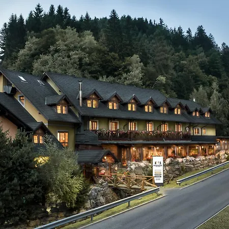 In Restavracija Pod Roglo Hotel 3*