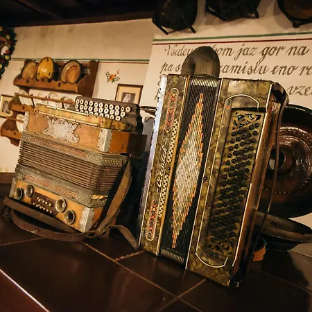 In Restavracija Pod Roglo Hotel