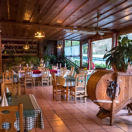 In Restavracija Pod Roglo Hotel 3*