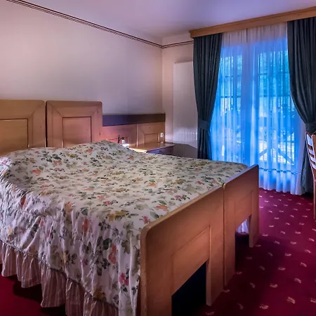 In Restavracija Pod Roglo Отель Зрече
