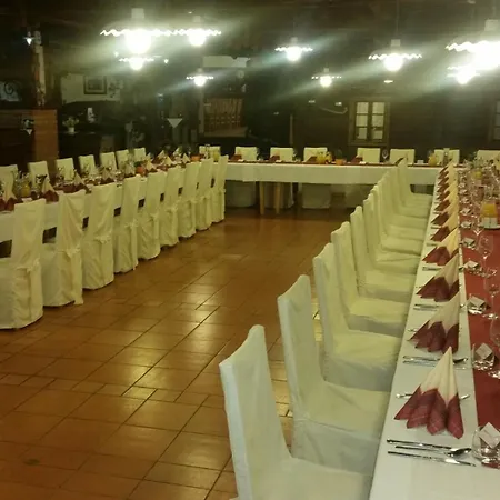 In Restavracija Pod Roglo 茨热塞