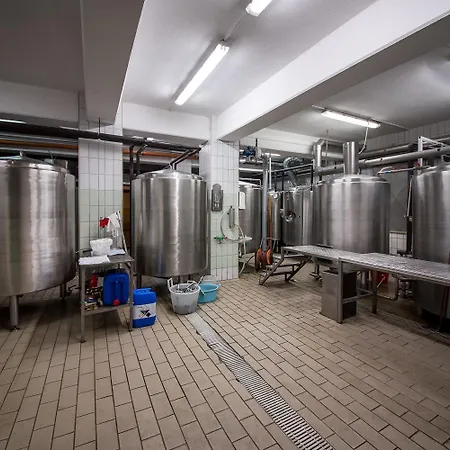 In Restavracija Pod Roglo 3* Zreče