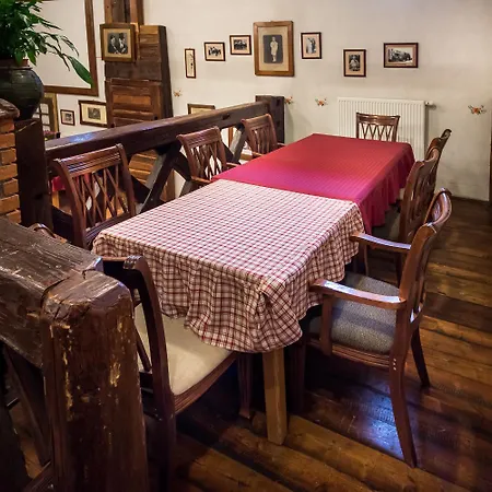 Hotel In Restavracija Pod Roglo 3*