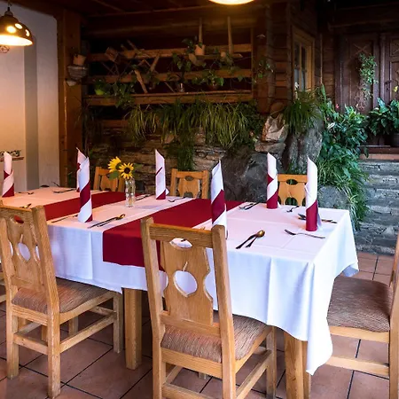 In Restavracija Pod Roglo