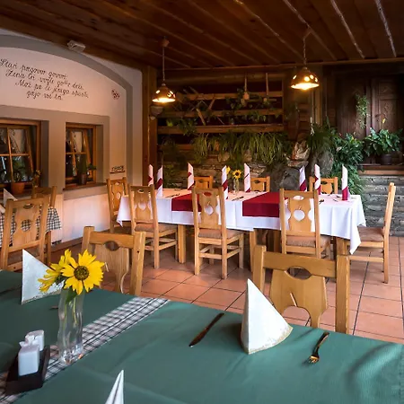 In Restavracija Pod Roglo Hotel