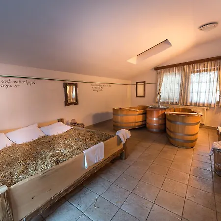 In Restavracija Pod Roglo 3* Zreče