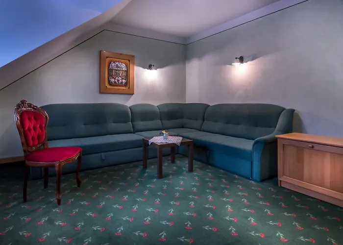 In Restavracija Pod Roglo