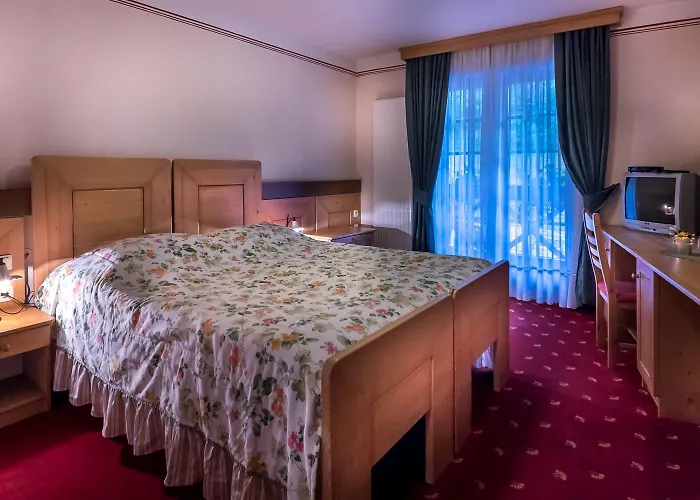 In Restavracija Pod Roglo 酒店 茨热塞