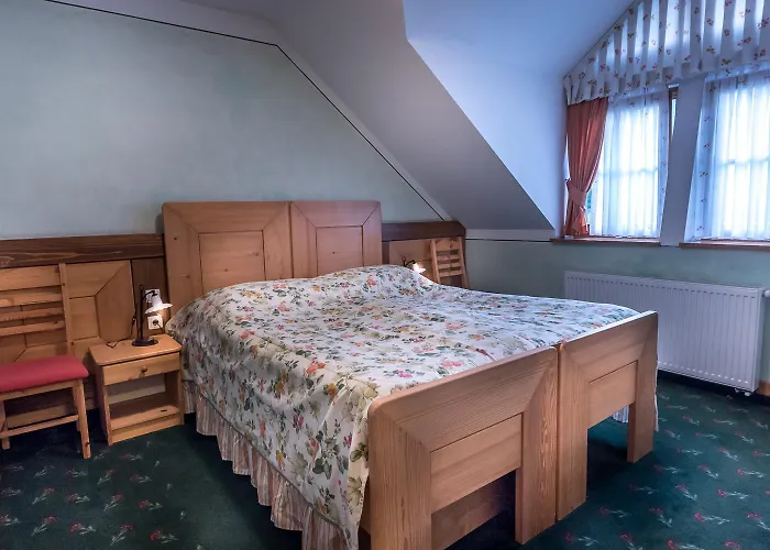 In Restavracija Pod Roglo 3*